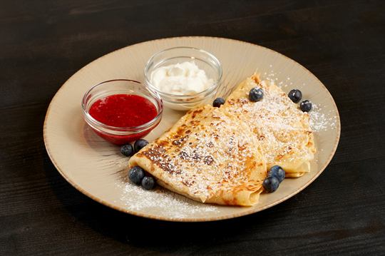 Pancakes with ricotta and berry jam